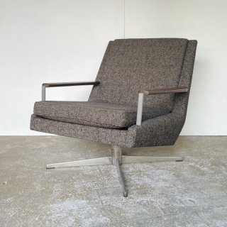 Ranka Swivel Lounge Chair �<img class='new_mark_img2' src='https://img.shop-pro.jp/img/new/icons5.gif' style='border:none;display:inline;margin:0px;padding:0px;width:auto;' />