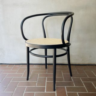 Thonet 209 Arm Chair (BK)