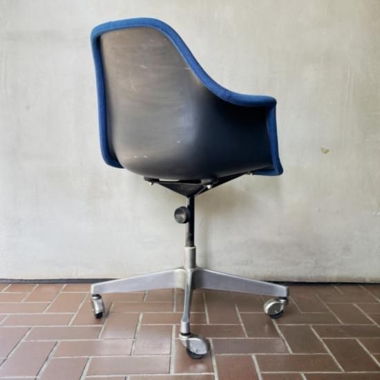 Kiyonori Kikutake & Itsuko Hasegawa / Caster Chair - NICK WHITE