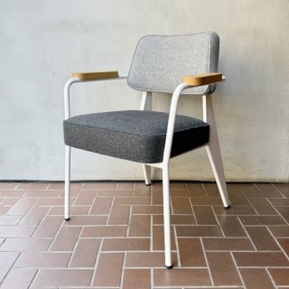 Jean Prouvé / Fauteuil Direction<img class='new_mark_img2' src='https://img.shop-pro.jp/img/new/icons5.gif' style='border:none;display:inline;margin:0px;padding:0px;width:auto;' />