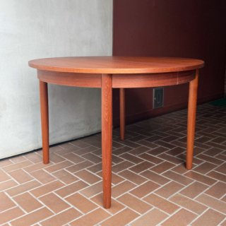 Scandinavian Round Dining Table<img class='new_mark_img2' src='https://img.shop-pro.jp/img/new/icons5.gif' style='border:none;display:inline;margin:0px;padding:0px;width:auto;' />