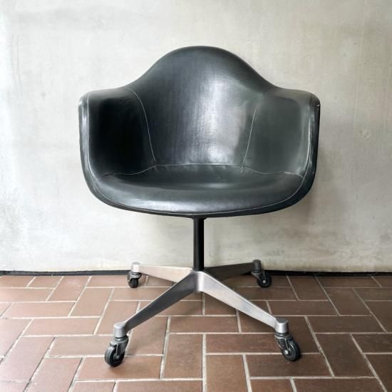 Eames Arm Shell / Naugahyde Cover (Early Generation) with