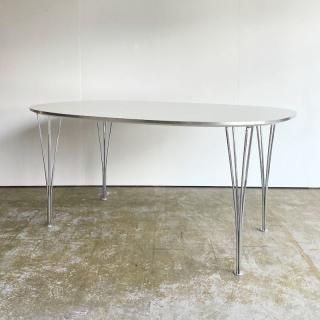 Fritz Hansen / Super Elliptical Dining Table
