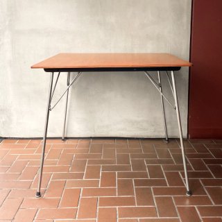 Eames DTM-20 (Dining Table Metal)