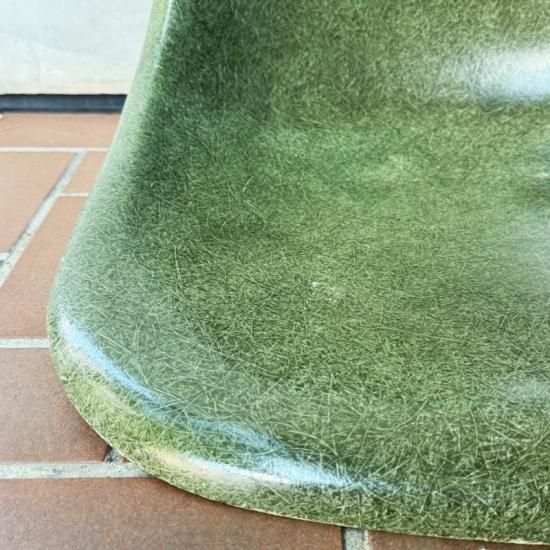 Eames Side Shell / Olive Green Dark - NICK WHITE Eames Side Shell / Olive Green Dark - NICK WHITE