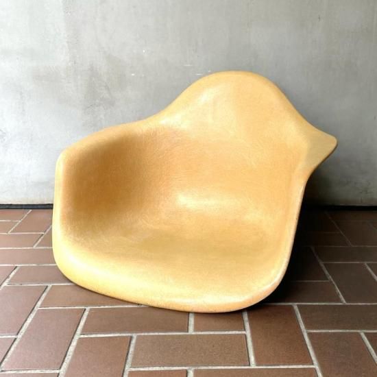 ⭐️【レア品】ハーマンミラー Eames 2nd Arm shell Eames Arm Shell 2nd Model / Red Orange(Salmon) - NICK WHITE