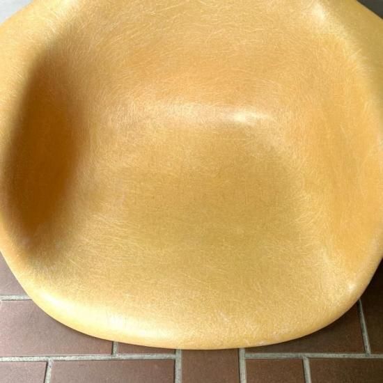 ⭐️【レア品】ハーマンミラー Eames 2nd Arm shell Eames Arm Shell / Eiffel Base (DAX) 2nd Model - NICK WHITE