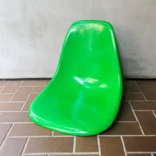 Eames Side Shell / Cadmium Green<img class='new_mark_img2' src='https://img.shop-pro.jp/img/new/icons5.gif' style='border:none;display:inline;margin:0px;padding:0px;width:auto;' />