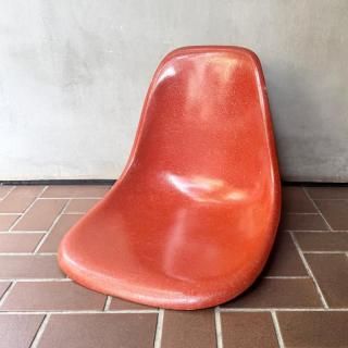 Eames Side Shell / Terracotta<img class='new_mark_img2' src='https://img.shop-pro.jp/img/new/icons5.gif' style='border:none;display:inline;margin:0px;padding:0px;width:auto;' />