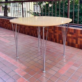 Fritz Hansen / Supercircular Dining Table

