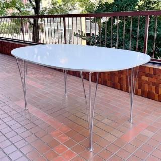 Fritz Hansen / Superellipse Dining Table

