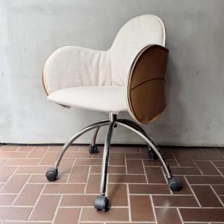 De Padova / Incisa Caster Chair<img class='new_mark_img2' src='https://img.shop-pro.jp/img/new/icons5.gif' style='border:none;display:inline;margin:0px;padding:0px;width:auto;' />