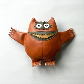 Nauga Monster / Cognac<img class='new_mark_img2' src='https://img.shop-pro.jp/img/new/icons5.gif' style='border:none;display:inline;margin:0px;padding:0px;width:auto;' />