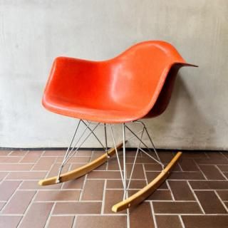 Eames Arm Shell / Rocker Base (RAR) <img class='new_mark_img2' src='https://img.shop-pro.jp/img/new/icons5.gif' style='border:none;display:inline;margin:0px;padding:0px;width:auto;' />