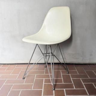Eames Fiberglass Side Chair (DSR) / Parchment
<img class='new_mark_img2' src='https://img.shop-pro.jp/img/new/icons5.gif' style='border:none;display:inline;margin:0px;padding:0px;width:auto;' />