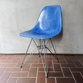 Eames Fiberglass Side Chair (DSR) / Ultramarine Blue<img class='new_mark_img2' src='https://img.shop-pro.jp/img/new/icons5.gif' style='border:none;display:inline;margin:0px;padding:0px;width:auto;' />