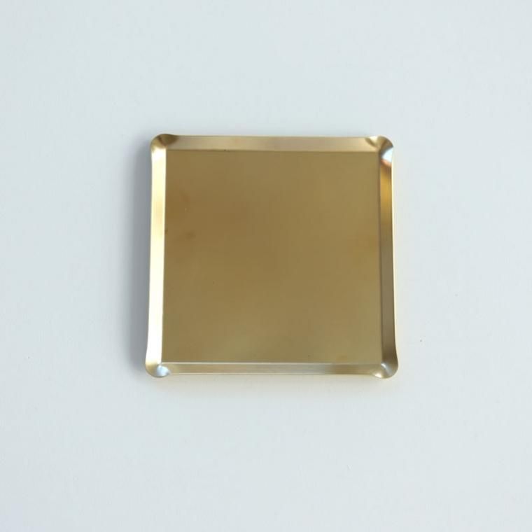 古びた真鍮のトレイ 古びた真鍮のトレイ