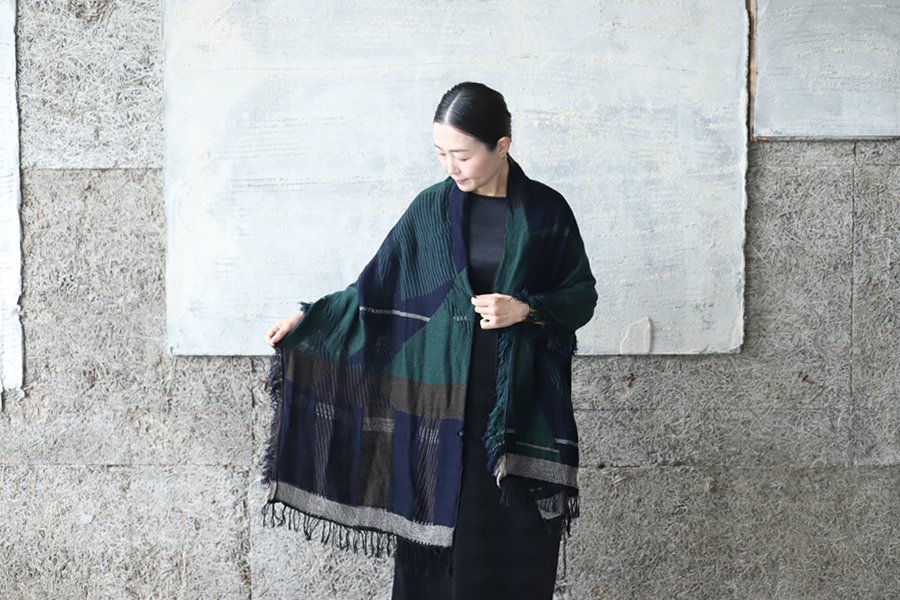 とっておきし新春福袋 tamaki shawl niimeの赤ジャガード織 ニイメ