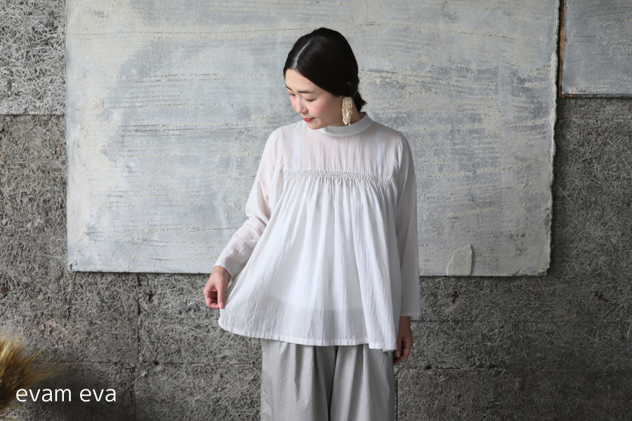 evam eva(エヴァム エヴァ) コットンシルク シャーリング プルオーバー / shirring pullover antique  white(04) E231T095 - lizm