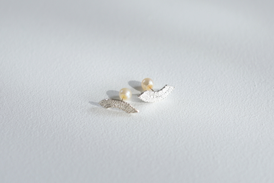 accessories mau し型ピアス accessories mau (アクセサリー マウ) 扇ピアス silver -lizm