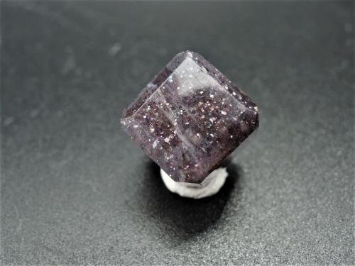 光の魔術師】アイオライトサンストーン キューブ 10.5mm 貫通穴あり 光の魔術師】アイオライトサンストーン キューブ 10.5mm 貫通穴あり