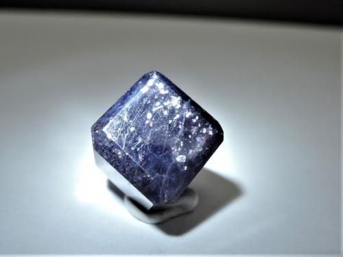 光の魔術師】アイオライトサンストーン キューブ 10.5mm 貫通穴あり 光の魔術師】アイオライトサンストーン キューブ 10.5mm 貫通穴あり