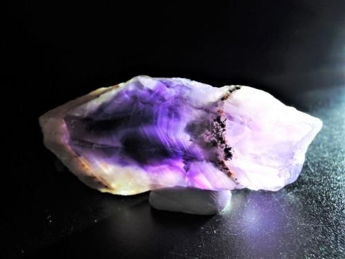 トラピッチェ アメジスト✨　紫水晶　穴あき　パーツ　原石 トラピッチェ アメジスト✨ 紫水晶 穴あき パーツ 原石