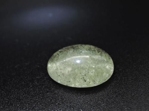 シラーが走る】 天然ガラス リビアングラス ルース オーバル型 シラーが走る】 天然ガラス リビアングラス ルース オーバル型