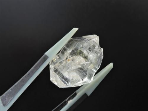 透明度抜群】 オイルインクォーツ原石 虹入り