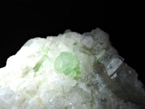 煌めく結晶】グリーントルマリンinクォーツ原石 アフガニスタン産