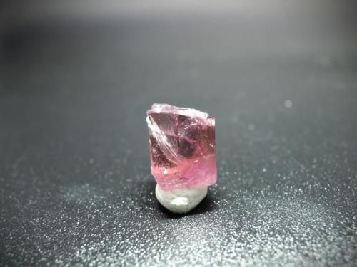 ピンクトルマリン　大型結晶　215g　原石　鉱物標本 ピンクトルマリン 結晶 165g 母岩付き｜天然石 原石 通販キラリ石