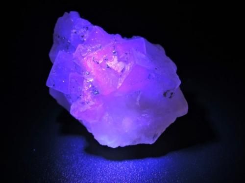 注目ブランド パイライトと水晶の共生】エルハマン イエローフローライト結晶 コレクション
