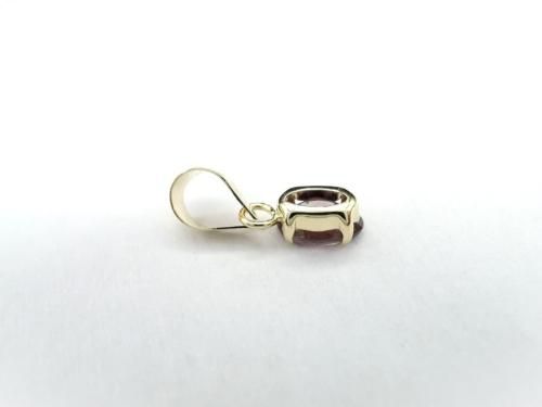 光源によって色が変わる】カラーチェンジガーネットペンダント