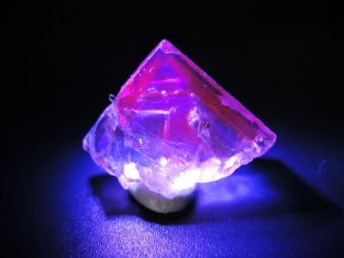 赤強蛍光に輝く】パープルフローライト オハエラ メキシコ産 赤強蛍光に輝く】パープルフローライト オハエラ メキシコ産
