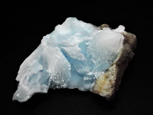 美品✨ブルーアラゴナイト母岩付き結晶原石 美品✨ブルーアラゴナイト母岩付き結晶原石