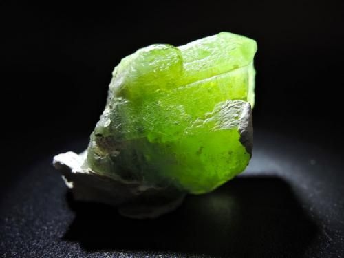 ビッグサイズ　ペリドット　母岩　天然石　パワーストーン 美しい大粒結晶】 ペリドット原石 母岩付