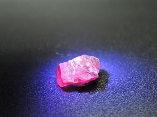 ベトナム・Quy Hop産】 未処理サファイア結晶原石