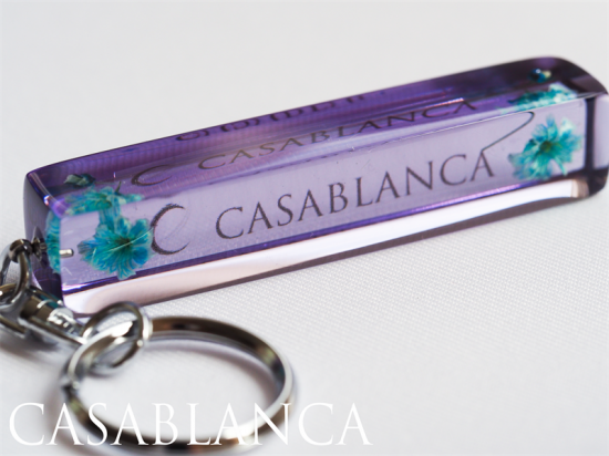 オリジナル キーホルダー パープルカラーとブルーの小花をアクセントで入れてあり超光沢で光り輝いてとてもキレイなキーホルダー Casablanca オリジナル レジン雑貨の専門店 オリジナル キーホルダー パープルカラーとブルーの小花をアクセントで入れてあり超光沢で光り輝いてとてもキレイなキーホルダー Casablanca オリジナル レジン雑貨の専門店