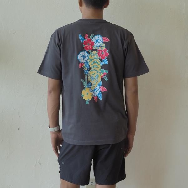 <img class='new_mark_img1' src='https://img.shop-pro.jp/img/new/icons14.gif' style='border:none;display:inline;margin:0px;padding:0px;width:auto;' />ʸTEEBINGATA Tiger  Short sleeve Tee