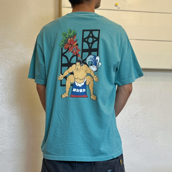 <img class='new_mark_img1' src='https://img.shop-pro.jp/img/new/icons5.gif' style='border:none;display:inline;margin:0px;padding:0px;width:auto;' />SUMO TEE