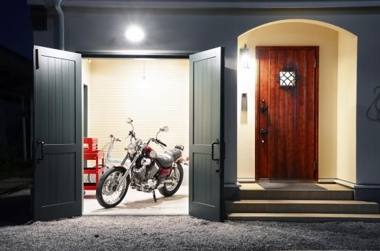 バイクガレージのある もっと遊びを楽しむ家 インターデコハウス カッコイイ家photo バイクガレージのある もっと遊びを楽しむ家 インターデコハウス カッコイイ家photo