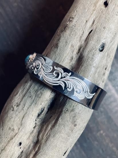 B-019 TQ唐草平打ちバングル 12mm - Dear Blossom B-019 TQ唐草平打ちバングル 12mm - Dear Blossom