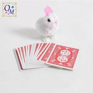 うさぎが選んだカードを当てるマジック〜Wind-up Rabbit Finds the Card〜かわいいうさぎが観客のカードを見つける!
