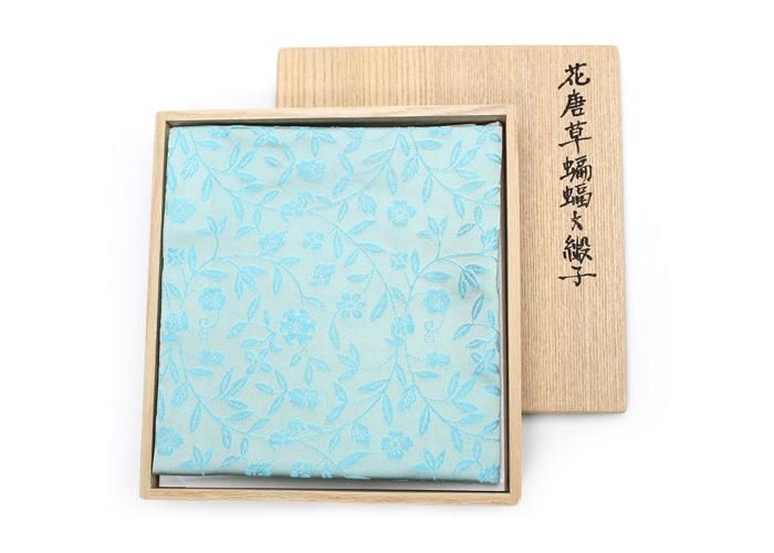 土田友湖作 | 花唐草蝙蝠文帛紗 - 京都富小路の和装小物専門店きねや 土田友湖作 | 花唐草蝙蝠文帛紗 - 京都富小路の和装小物専門店きねや