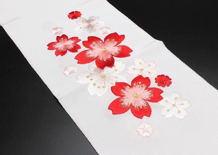 振袖向正絹刺繍半衿 桜柄 - 京都富小路の和装小物専門店きねや 振袖向正絹刺繍半衿 桜柄 - 京都富小路の和装小物専門店きねや