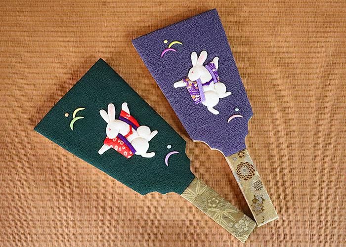 羽子板 うさぎ 兎 卯年 押し絵 - 京都富小路の和装小物専門店きねや 羽子板 うさぎ 兎 卯年 押し絵 - 京都富小路の和装小物専門店きねや