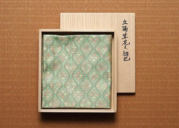 土田友湖-立涌草花文紹巴出帛紗 | 縁起の良い文様 - 京都富小路