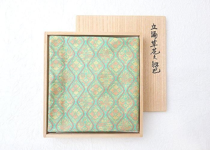 土田友湖-立涌草花文紹巴出帛紗 | 縁起の良い文様 - 京都富小路