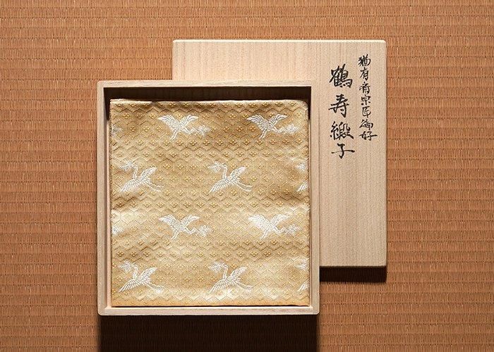 土田友湖作|鶴寿緞子出帛紗 - 京都富小路の和装小物専門店きねや 土田友湖作|鶴寿緞子出帛紗 - 京都富小路の和装小物専門店きねや