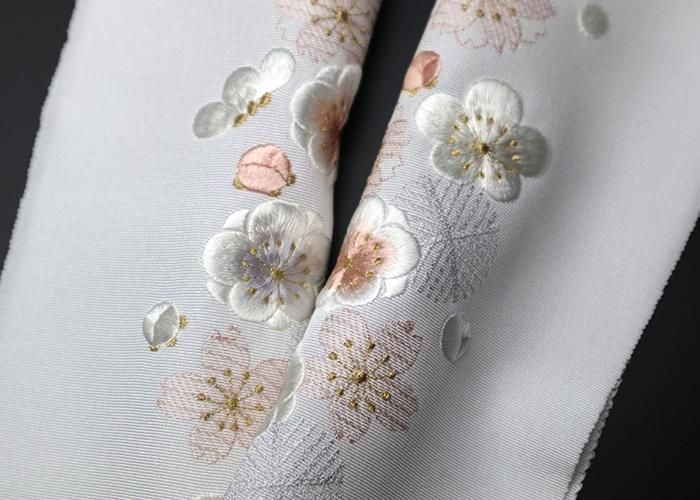 半衿 梅と桜 刺繍 正絹 塩瀬 - 京都富小路の和装小物専門店きねや 半衿 梅と桜 刺繍 正絹 塩瀬 - 京都富小路の和装小物専門店きねや